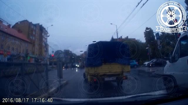 Интересный разворот на красный. Горького. Калининград. 17.08.16 смотреть онлайн