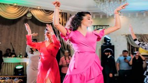 Красивый танец от красивых осетинок на свадьбе.Покорят любого