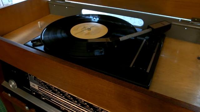 Нина Бродская- "Выходной"(ну неужели в самом деле не хватило им недели) (муз и сл.Б.Потемкина) смотреть онлайн