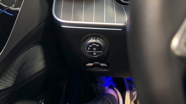 Mercedes-Benz Třída C - 300d*193kW*LED*PANO*AVANTGARDE смотреть онлайн