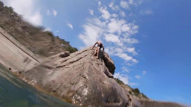 Прыжки со скалы. смотреть онлайн