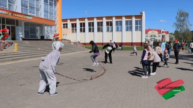 Праздник труда в Славгороде Развлекательно игровая программа ВЕСЕННЯЯ ПАЛИТРА смотреть онлайн