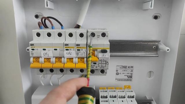 Подключение дифференциального автомата. На примере АВДТ32 С16. смотреть онлайн