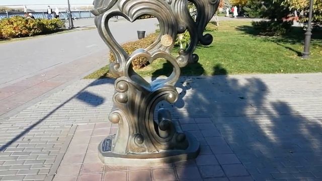 Достопримечательности и символы на городской набережной Астрахани. смотреть онлайн