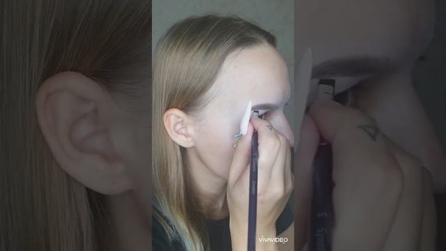 Макияж бровей помадкой для бровей / Волосковая техника смотреть онлайн
