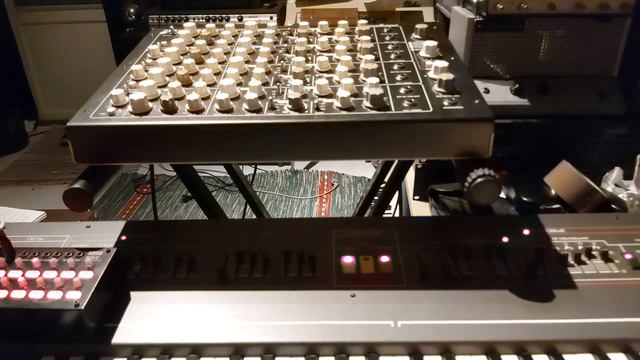 Elektronika Em-25 / Vermona Perfourmer mk.II смотреть онлайн