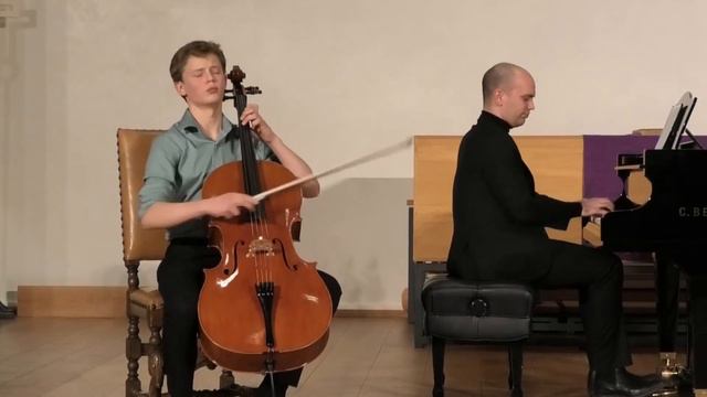 Owen Sørbye Davis (13) plays Johannes Brahms Sonate nr 1 for piano and cello in E minor, 1 movemen смотреть онлайн