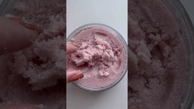 Скраб на основе кварцевого порошка и соли от Clermontika. Ссылка на Озон в описании. смотреть онлайн