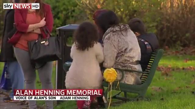 Tributes To Murdered Aid Worker Alan Henning смотреть онлайн