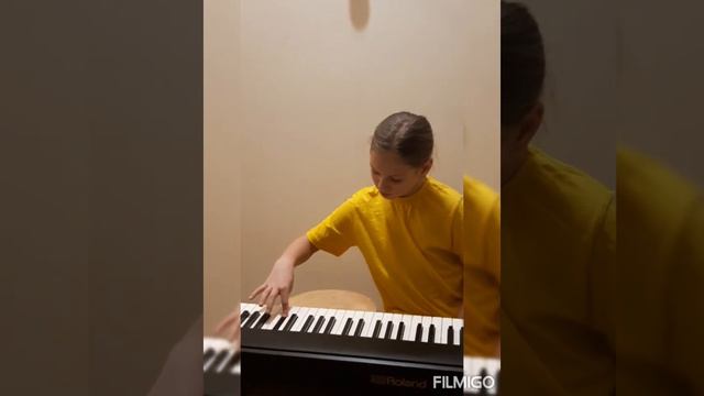 СУПЕР ДЕВЧОНКИ катаются на ледянках! СУПЕР ЕВА играет на пианино! смотреть онлайн