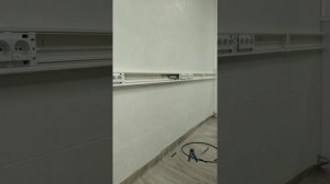 Кабель-канал со встроенными розетками и выключателями