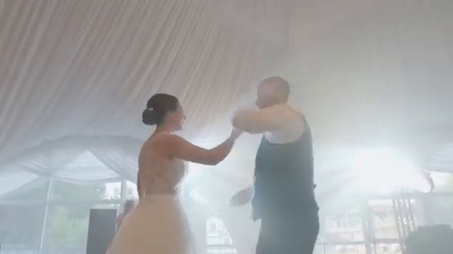 Юлиана Караулова Внеорбитные Свадебный танец смотреть онлайн