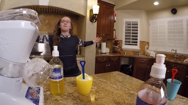 Little Snowie 2 - Fun with Shaved Ice at Home смотреть онлайн