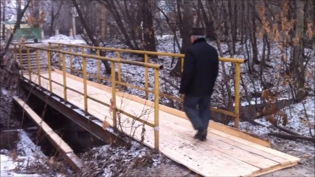 Отремонтировали своими силами мост. Киров. смотреть онлайн