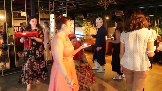 НОЧЬ ХНЫ У БЛИЗКОЙ ПОДРУГИ, ТУРЕЦКАЯ НЕВЕСТА, ВСЕ ПЛАЧУТ! смотреть онлайн