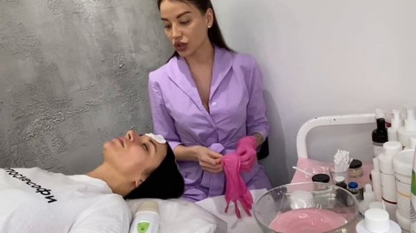 АВТОРСКАЯ ЧИСТКА ЛИЦА .