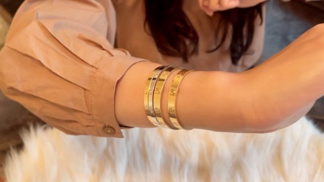 Cartier Sizing Guide- What NOT to do!!| Comparing sizes of Love + Juste un Clou bracelets. смотреть онлайн
