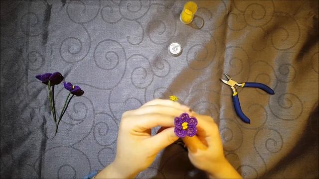 Как сделать Фиалки из Бисера. Violets from Beads. смотреть онлайн