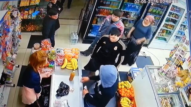 ГАСТРОНОМ "У ПАШКИ" ВОР СНИКЕРСЫ! ПОЗОР. смотреть онлайн