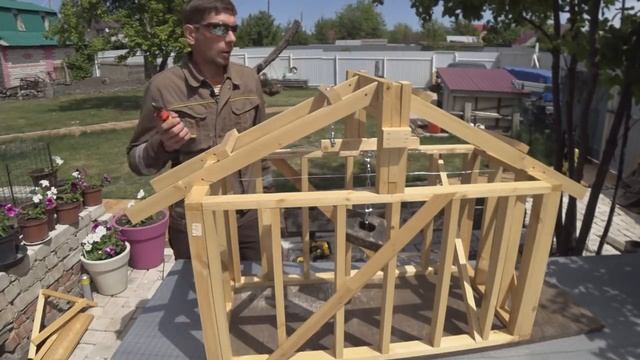 Макет каркасного дома и кувалда. Разваливаем крышу. смотреть онлайн