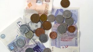 Почему нельзя поднимать найденные деньги?