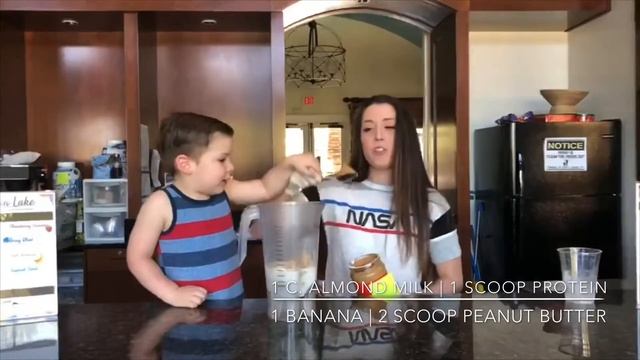 How to Make: Funky Monkey Smoothie смотреть онлайн