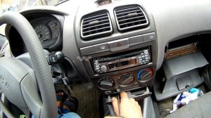 ХЕНДАЙ АКЦЕНТ СНЯТИЕ ЦЕНТРАЛЬНОЙ КОНСОЛИ