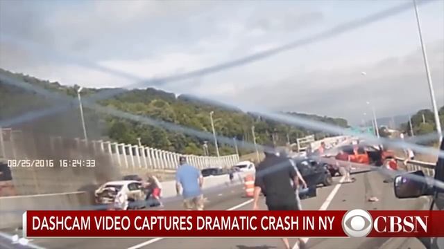 Dramatic car crash caught on camera смотреть онлайн