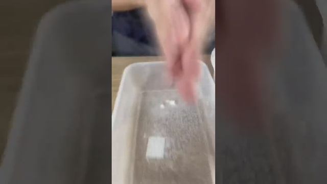 СКОЛЬКО СНЕГА В 50 ПАМПЕРСАХ?❄️ #shorts смотреть онлайн