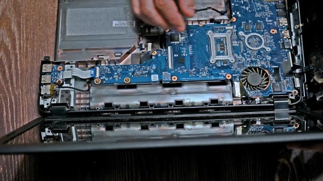 Как разобрать ноутбук HP TPN-I107. Чистка смотреть онлайн
