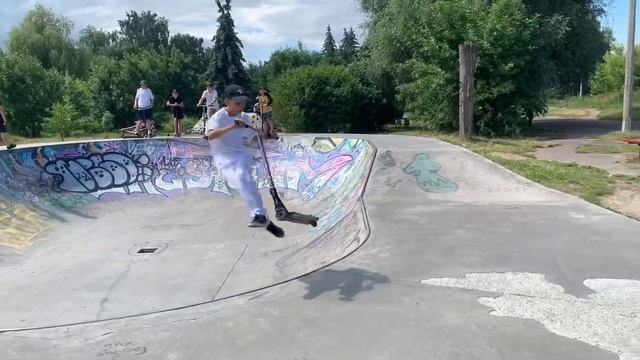 КАТАЕМ ВСЕЙ ТУСОВКОЙ | Пул | Скейт Парк | Ровно смотреть онлайн