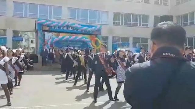Выпускники школы лицея 37 г. Нур - Султан смотреть онлайн