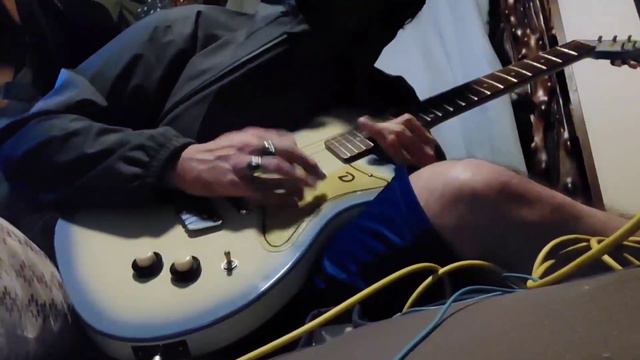 My Father's Eyes - Eric Clapton 【ONE MORE CAR,ONE MORE RIDER 】Danelectro Guitar Solo смотреть онлайн