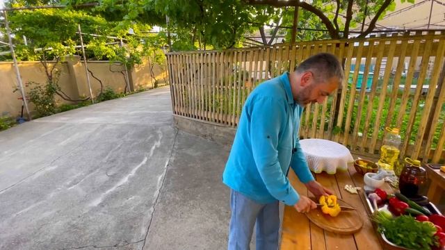 ВКУСНЫЙ СУП хашлама без пива мужская еда на костре в казане смотреть онлайн