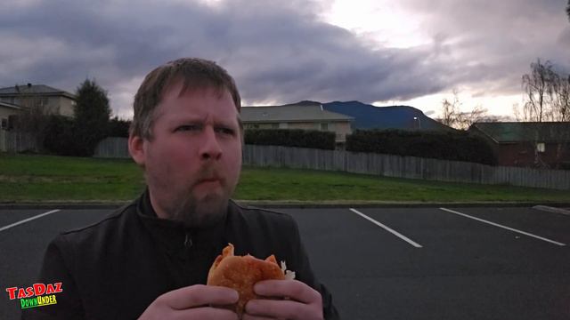 KFC Fiery Zinger Burger Review - Fire In The Hole? смотреть онлайн