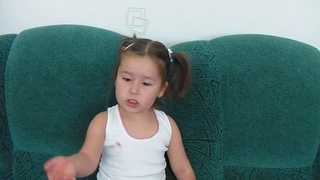 Поиграем в парикмахеров. Камилле 3 года. смотреть онлайн