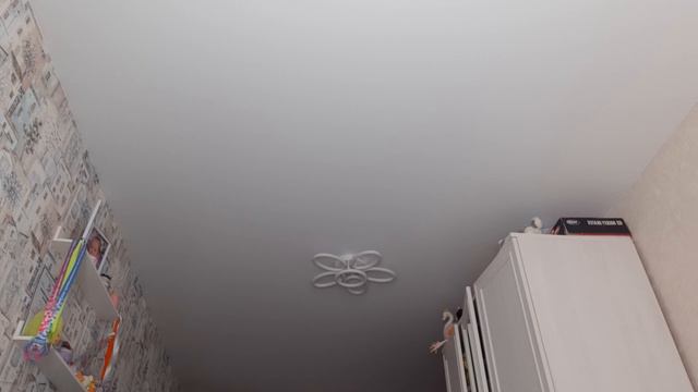 рисую котика с молоком 2 маркерами.