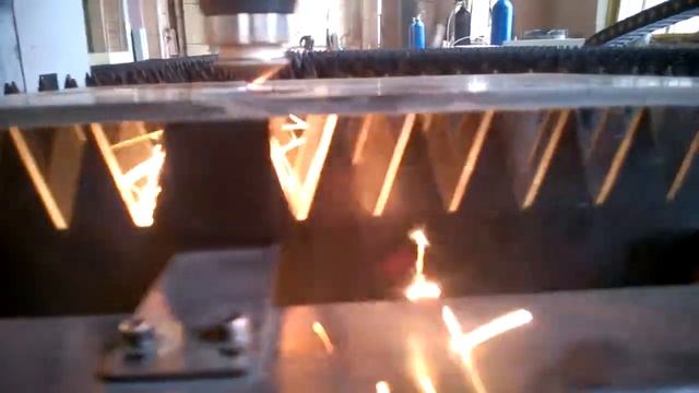 Ст3, толщина - 6мм, Speed 27 mm/s, давление О2 - 0,5 -1,6 bar смотреть онлайн