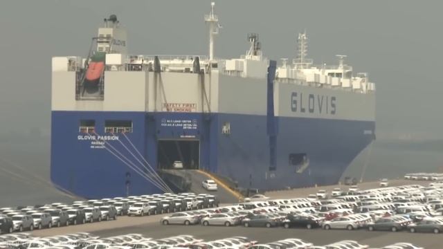 Как перевозят миллионы автомобилей? Гигантские суда - автовозы смотреть онлайн