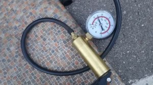 Приспособление для прокачки тормозов одному.