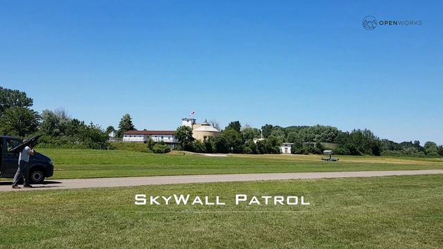 SkyWall Patrol drone net-capture used with a jammer - A layered counter drone defence. смотреть онлайн