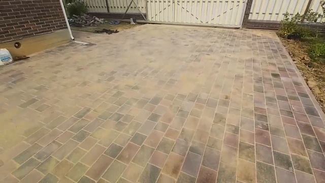 Тротуарная плитка Нови Город после затирки песком смотреть онлайн