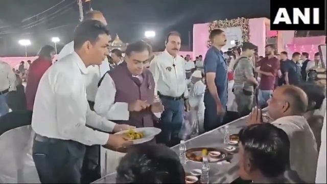 Anant-Radhika Wedding Day 1: रिहाना अपने परफॉर्मेंस से लगाएंगी आग, जामनगर पहुंचे सलमान-शाहरुख खान смотреть онлайн