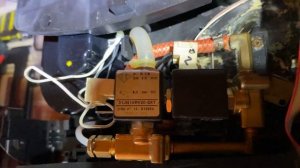 Saeco Intelia, проблема электроклапана. Льёт воду в поддон при приготовлении молока