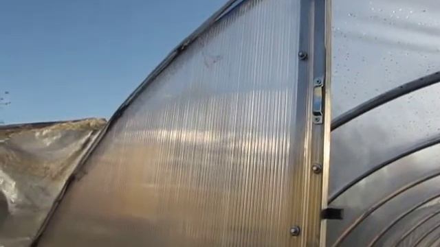 Покрытие пленкой арочной теплицы смотреть онлайн