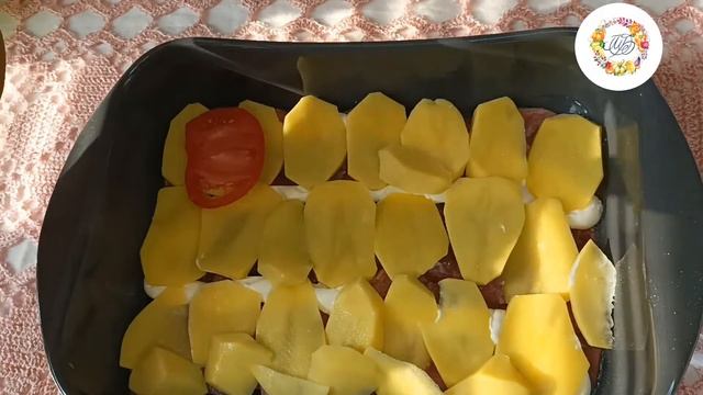 Мясо с овощами под сырной шубой запечённое в духовке. Запеканка мясная с овощами и сыром смотреть онлайн