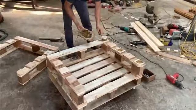 Дешевое КРЕСЛО ИЗ ПОДДОНОВ своими руками! Крутая идея для дачи! смотреть онлайн