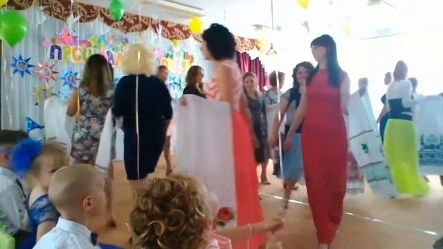 танец мам гр.* Веселка* смотреть онлайн