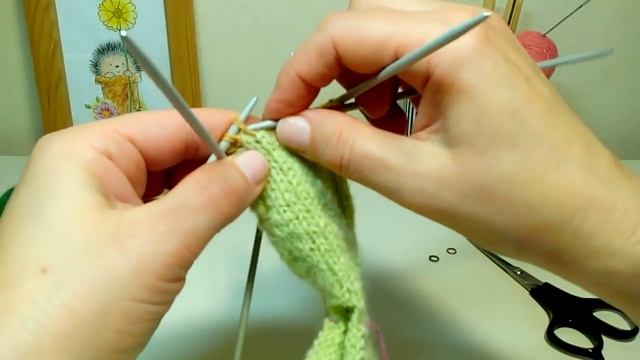 Вяжем ДЕТСКИЕ ВАРЕЖКИ спицами: палец клином + незаметный шов смотреть онлайн