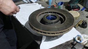 Видеообзор LEXUS LX470/TLC100 регулировка ступиц передних.